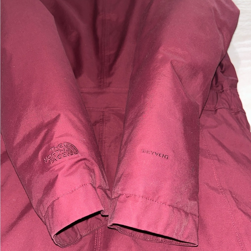 Burgundy Dryvent Northface winter coat size large - Picture 6 of 8